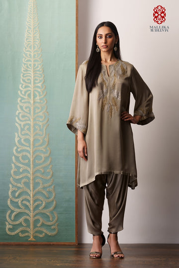 'Penna' kurta modal satin feather design