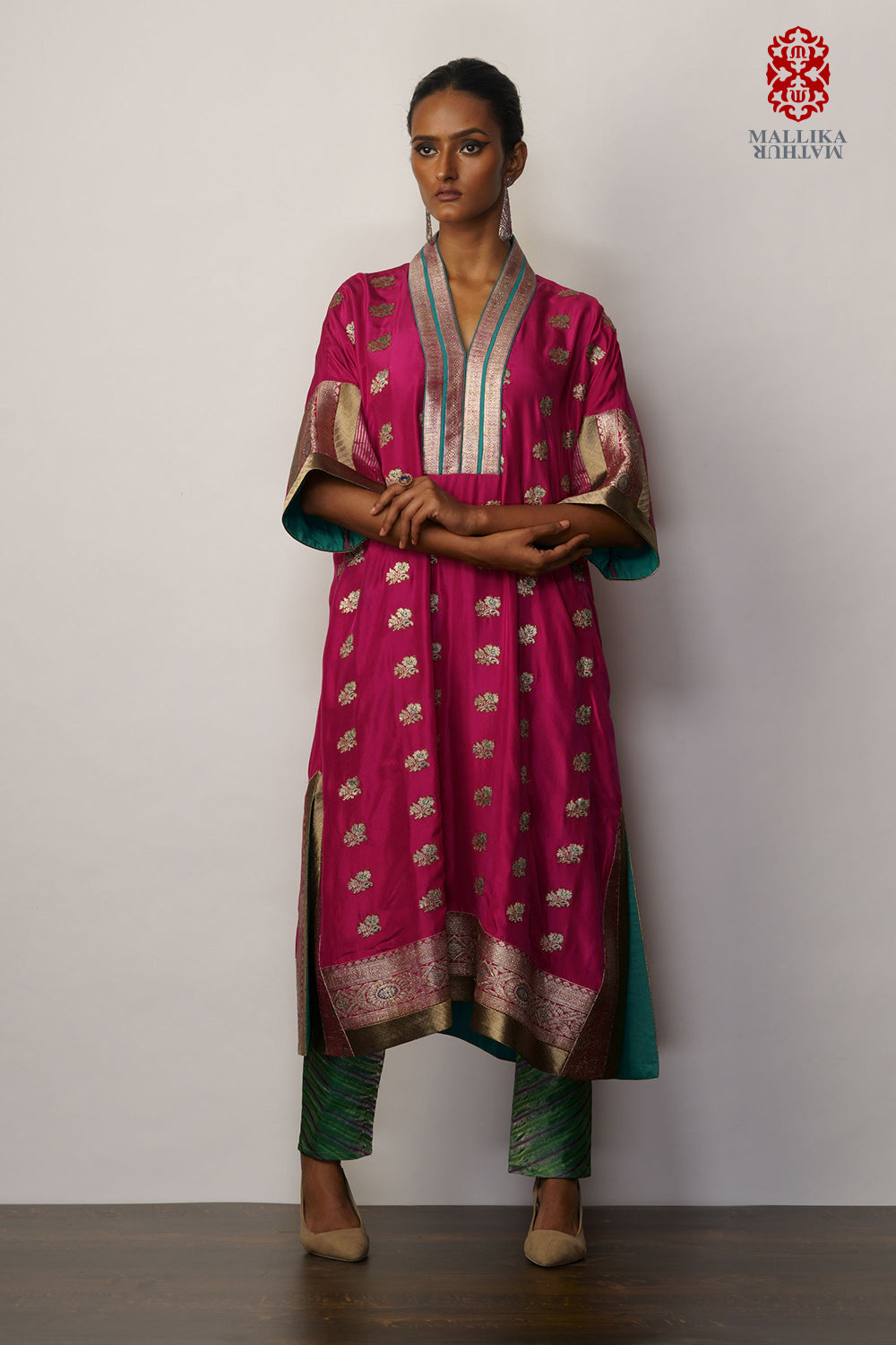 'Zarkashi' phiran magenta silk