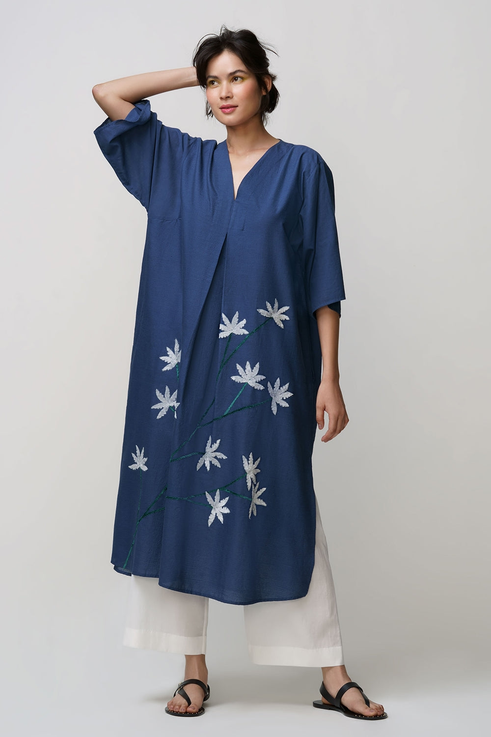 Caftan dress muslin indigo blue oriental flower applique