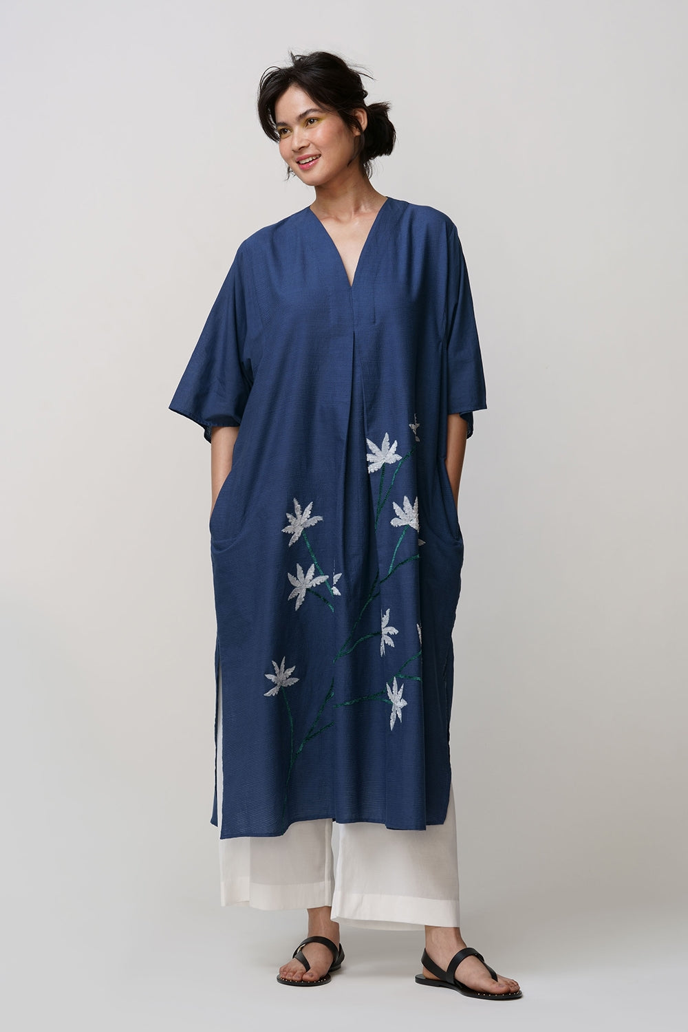Caftan dress muslin indigo blue oriental flower applique - image 2