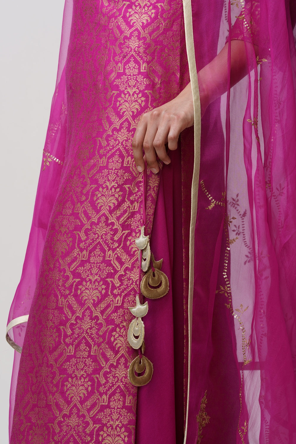 Mira' sharara set munga tussar magenta & gold - image 4