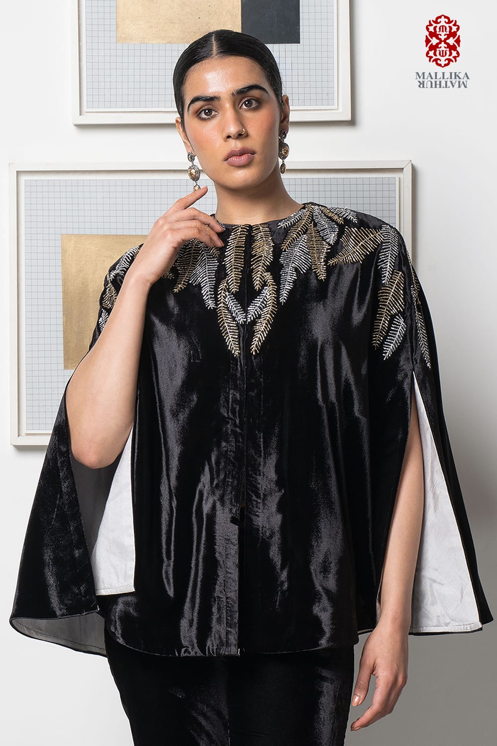 'Penna' Cape velvet black feather embroidery - image 3