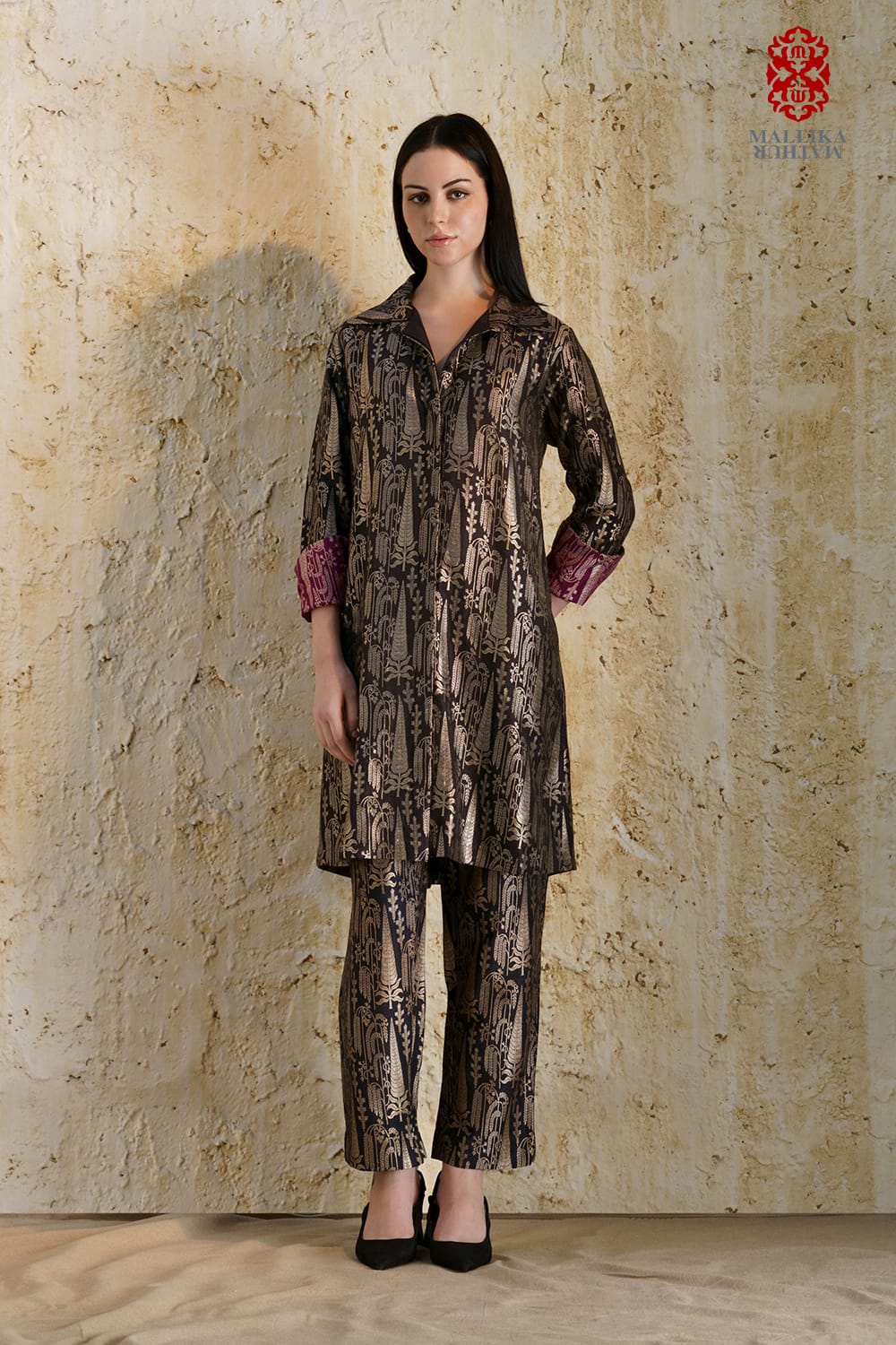 ‘Vriksha’ collared tunic and slim pants munga silk