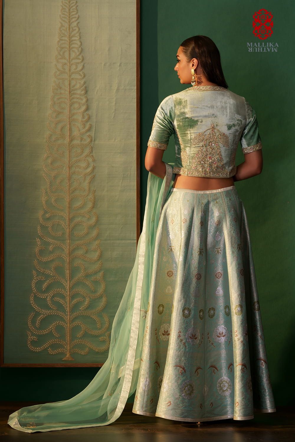 'Badrum jaal' Banarasi silk tissue brocade lehenga - image 4