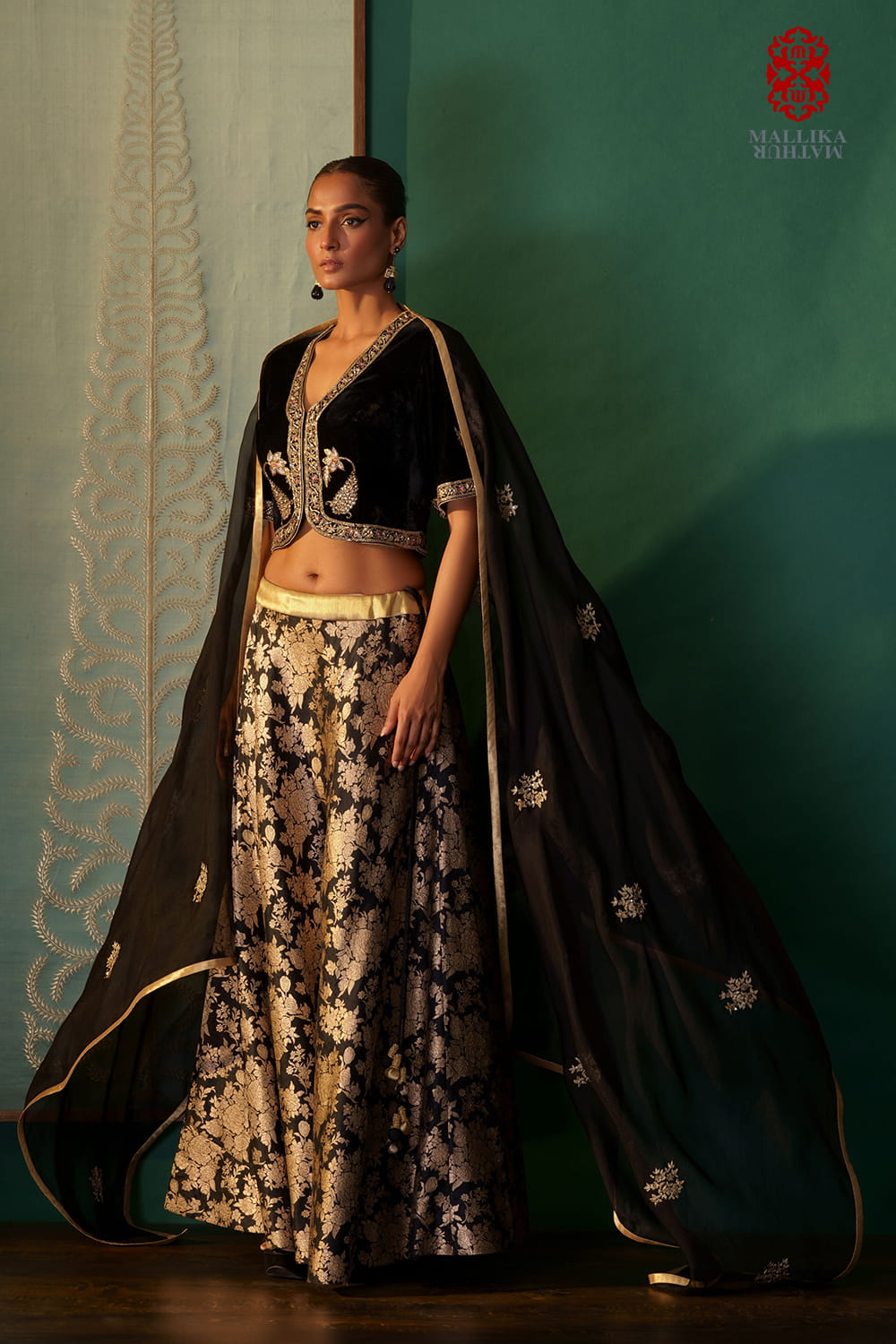 Soraya' Dupatta kora black embroidered