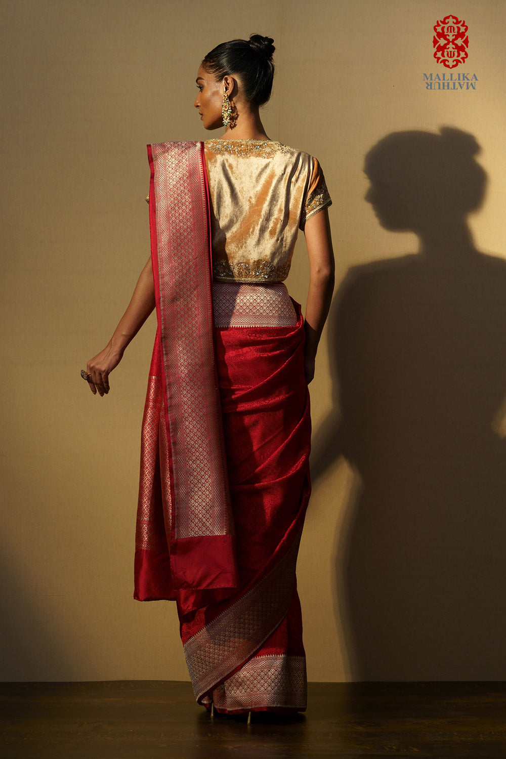 Sari tanchoi silk red gold border - image 3