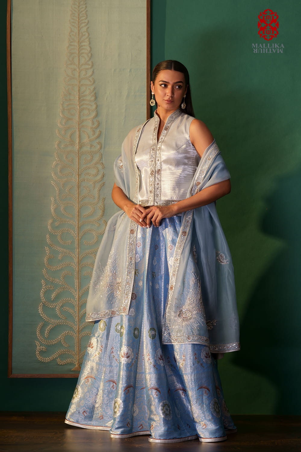 'Badrum jaal' Banarasi silk tissue brocade lehenga - image 3