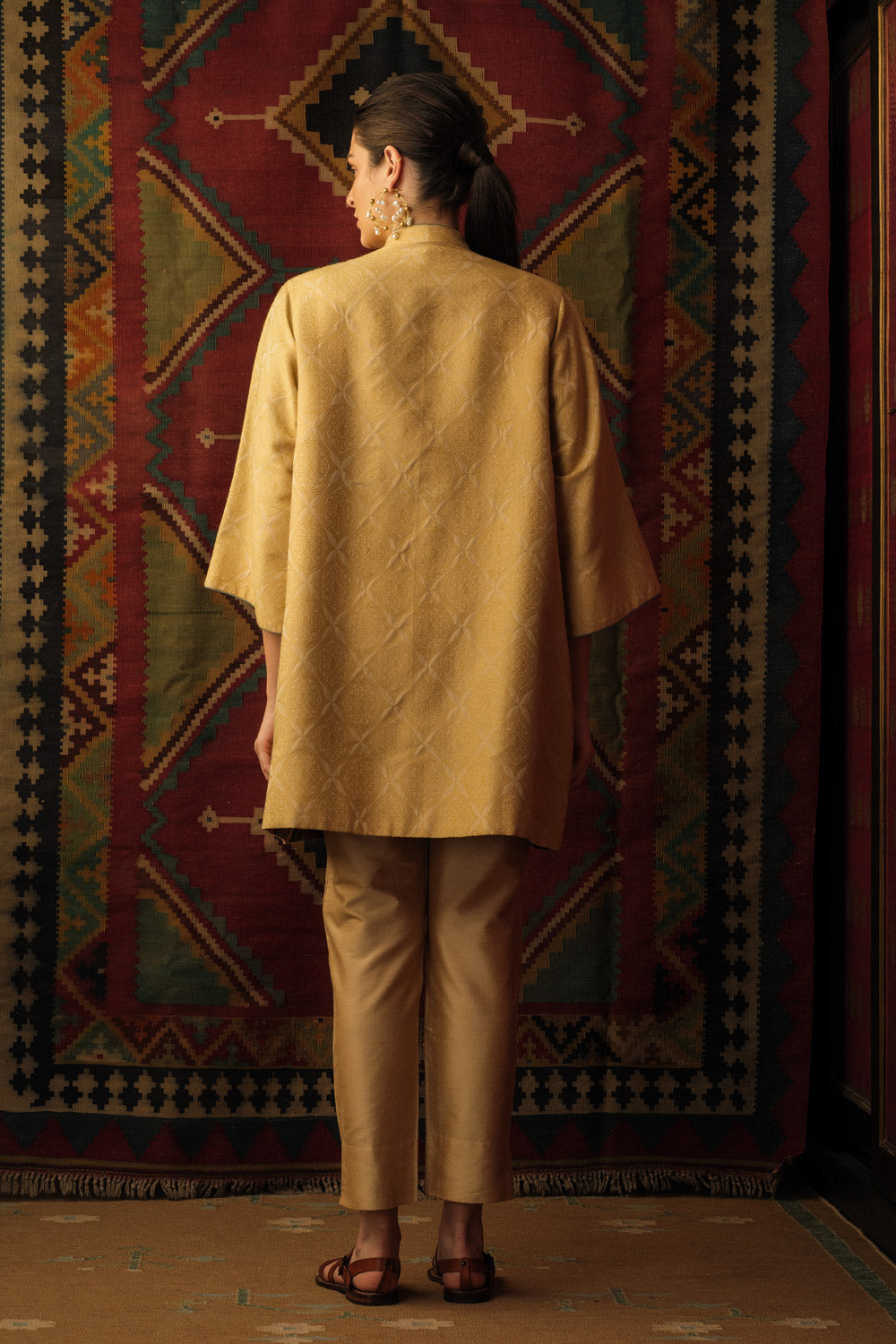 Reversible cape beige silk jacquard - image 4