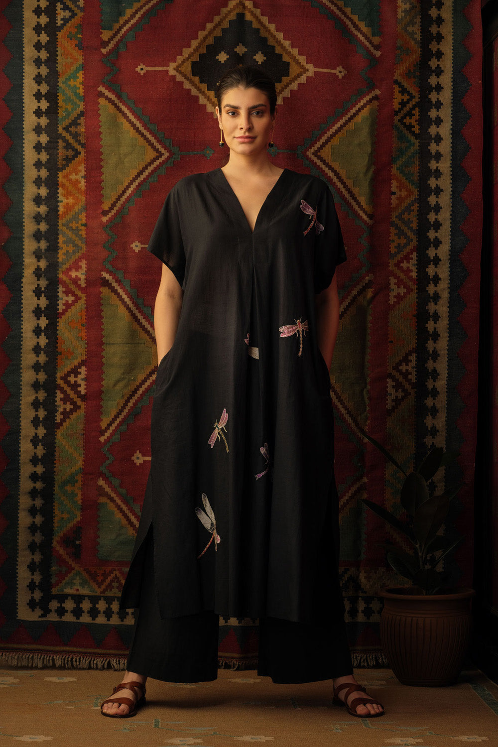 Dragonfly applique embroidered kaftan black - image 3