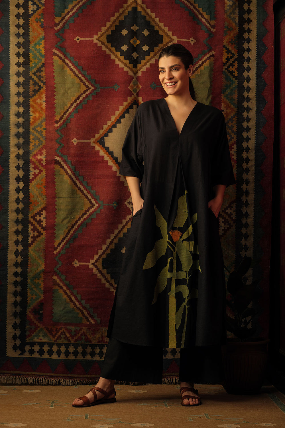 Plantain leaf applique kaftan black