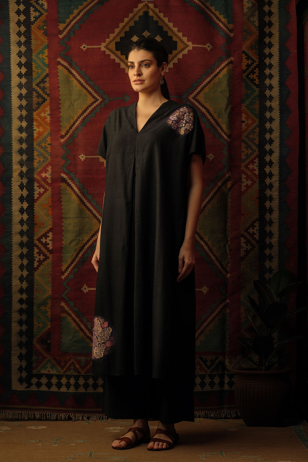 'Chakri' applique embroidered kaftan black