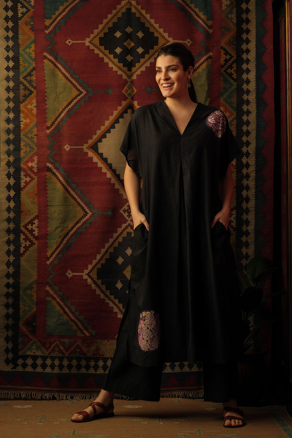 'Chakri' applique embroidered kaftan black