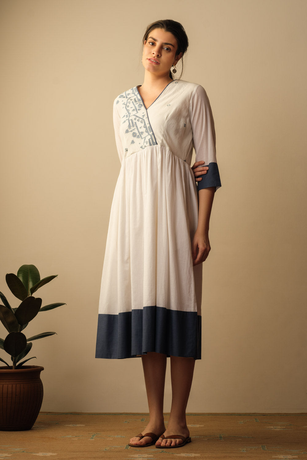 'Peshwaz' Jamdani dress ivory & indigo - image 3