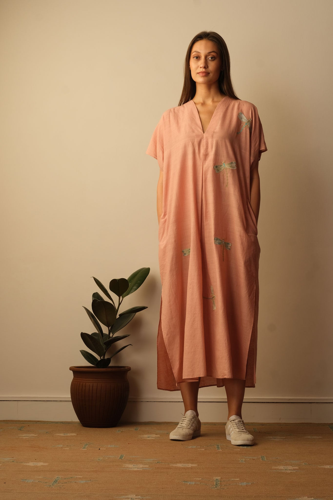 Dragonfly applique embroidered kaftan blush - image 3