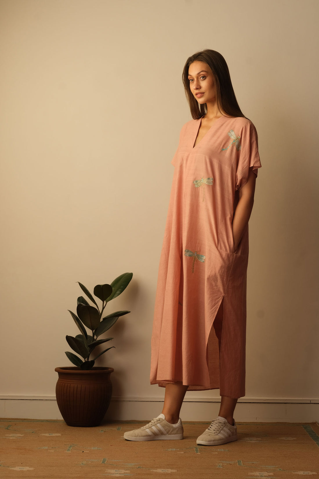 Dragonfly applique embroidered kaftan blush