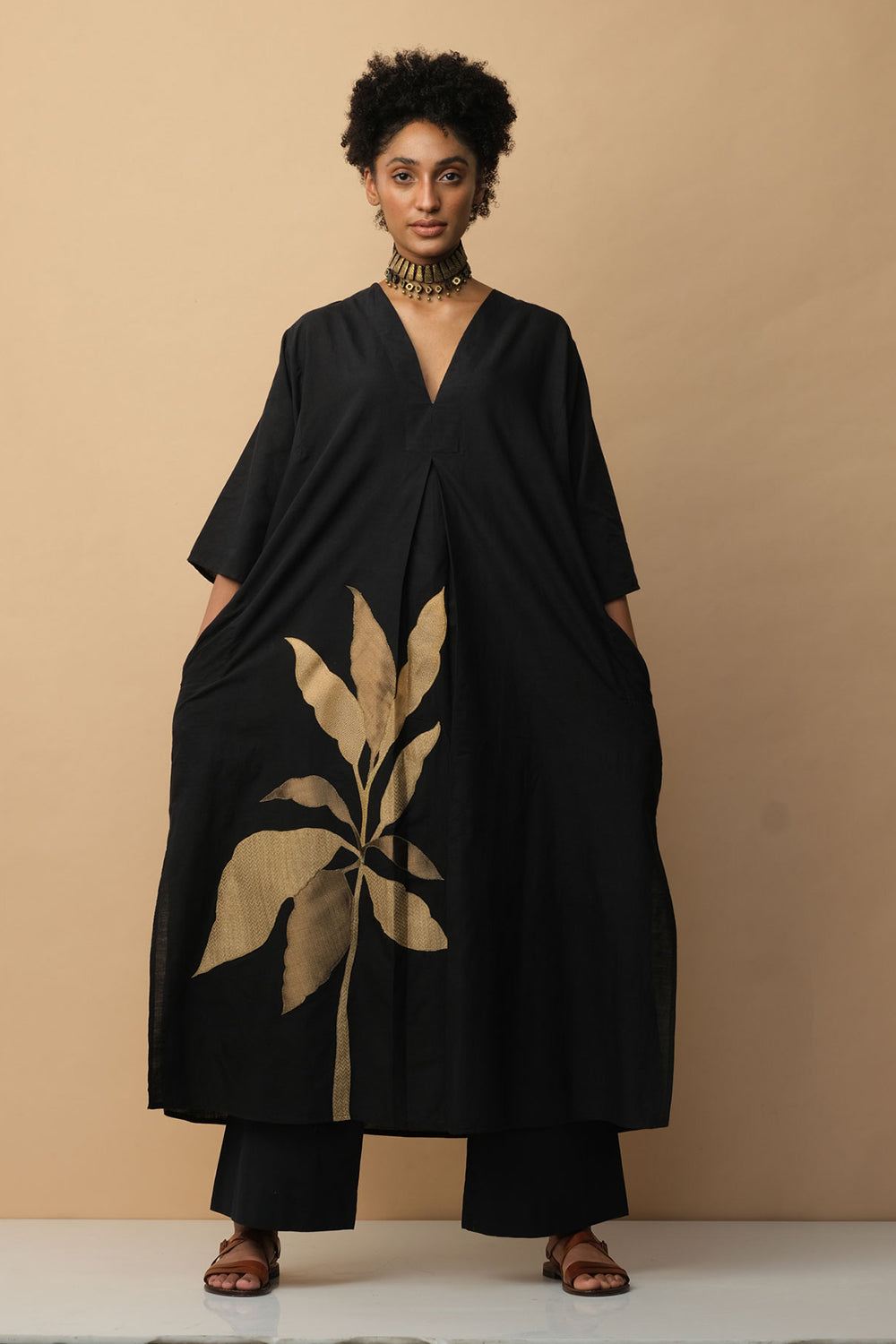 Plantain leaf applique kaftan black