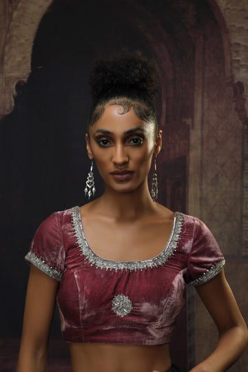 'Gulabi shaneel jhalar bel' blouse