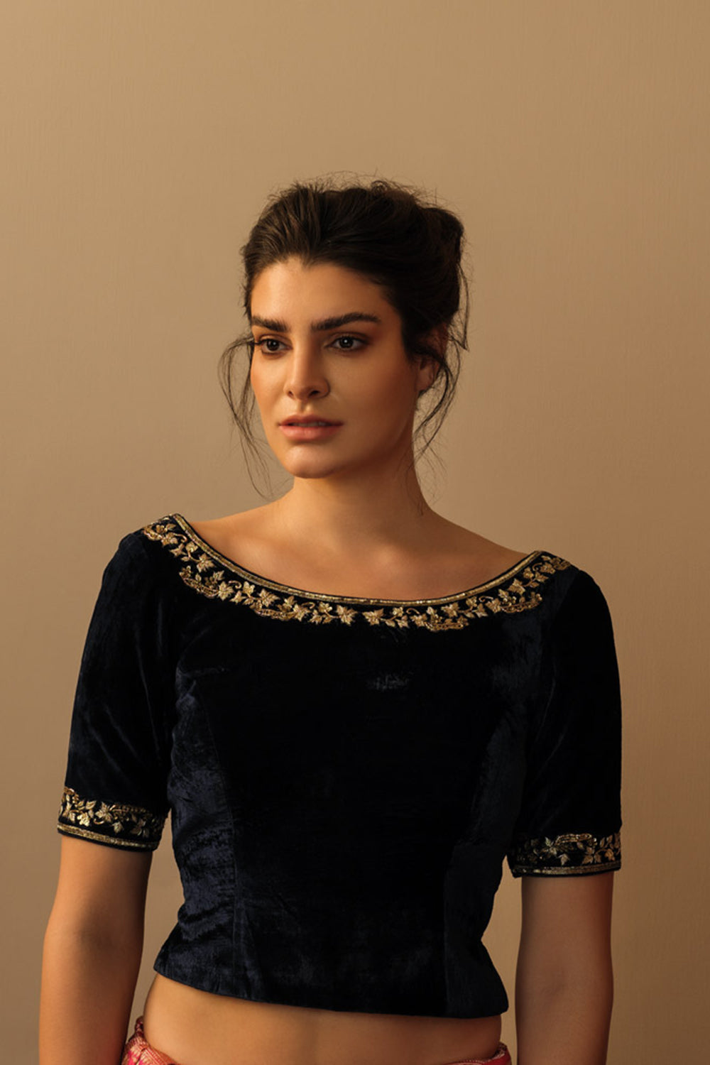 'Chinar' leaf bel velvet crop top midnight blue
