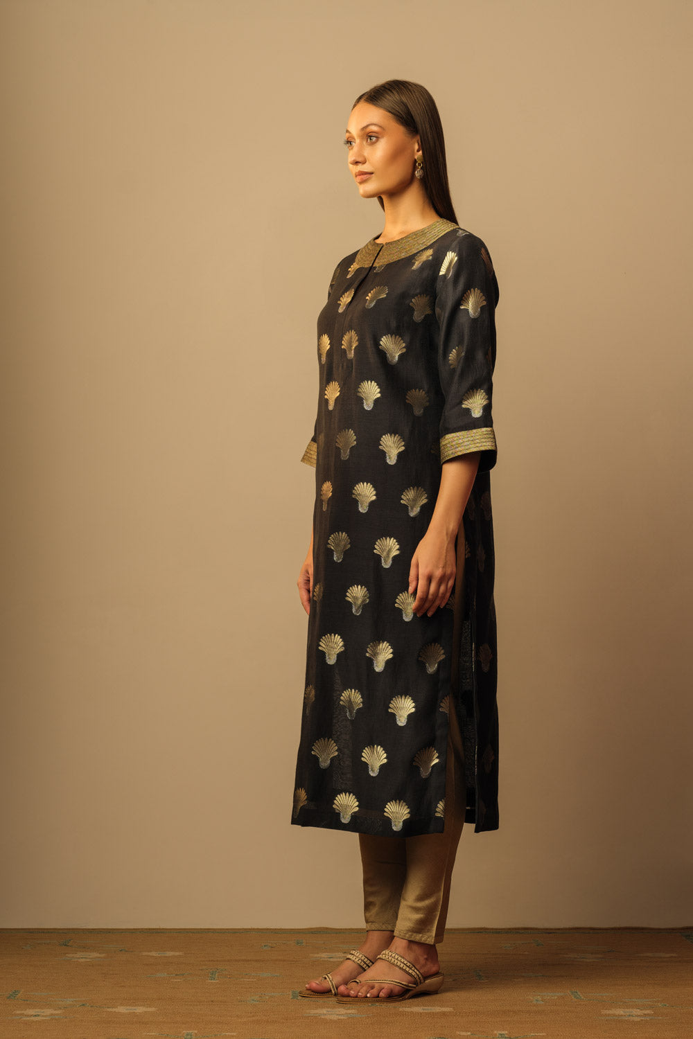 'Pankha' buti Egyptian neck tunic - image 2