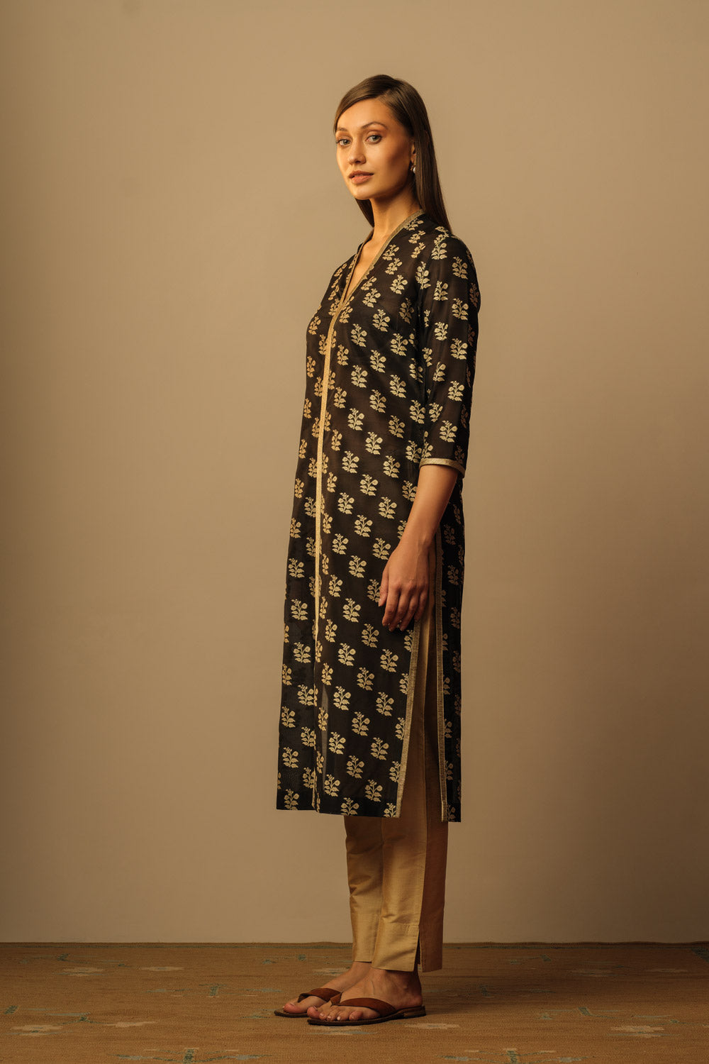 Mughal buti tunic black