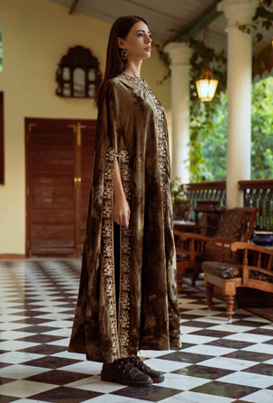 'RANIA' velvet mantle burnt gold - image 2