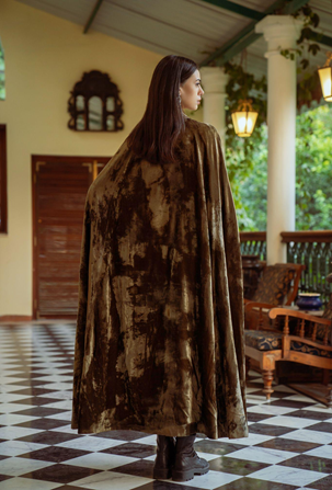 'RANIA' velvet mantle burnt gold - image 3